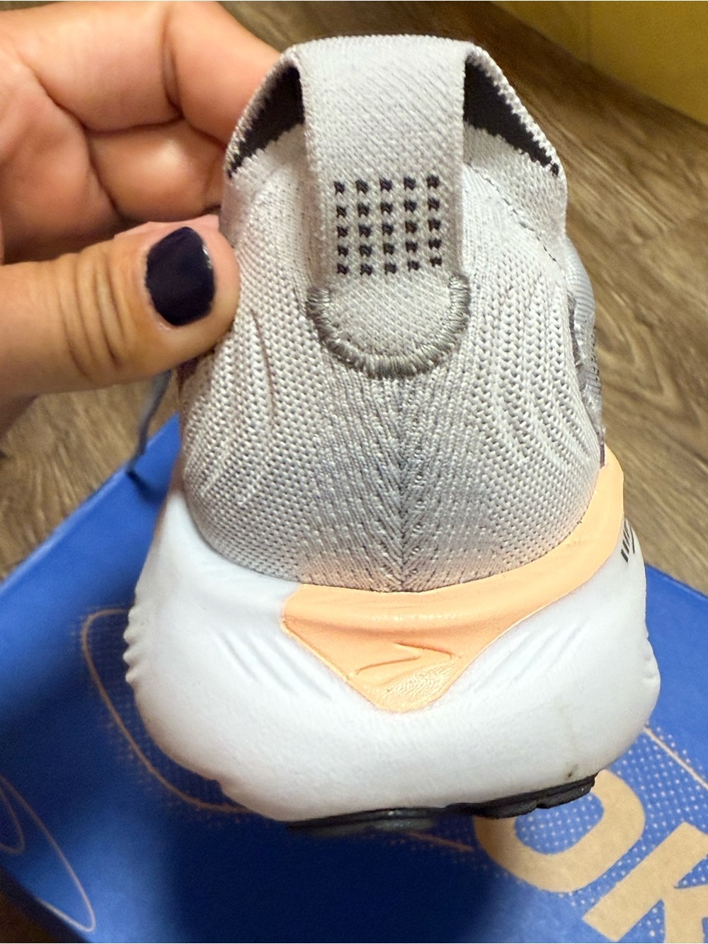 Brooks shoes women size 8 EUC - Picture 4 of 6